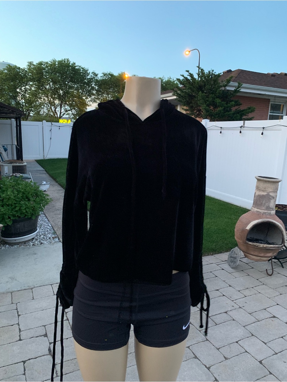 Fashion Nova black velvet cropped hoody M